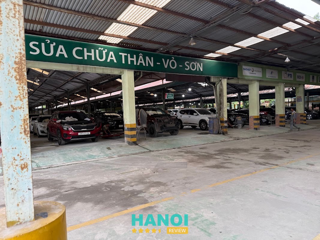 Khu vực sửa chữa tại Gara ô tô Quang Đức