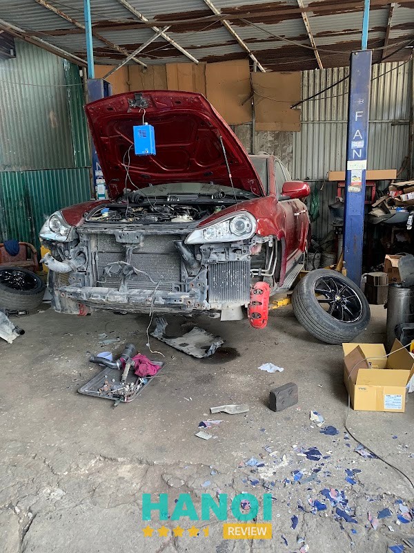 Khu vực làm xe tại Gara ô tô Minh San