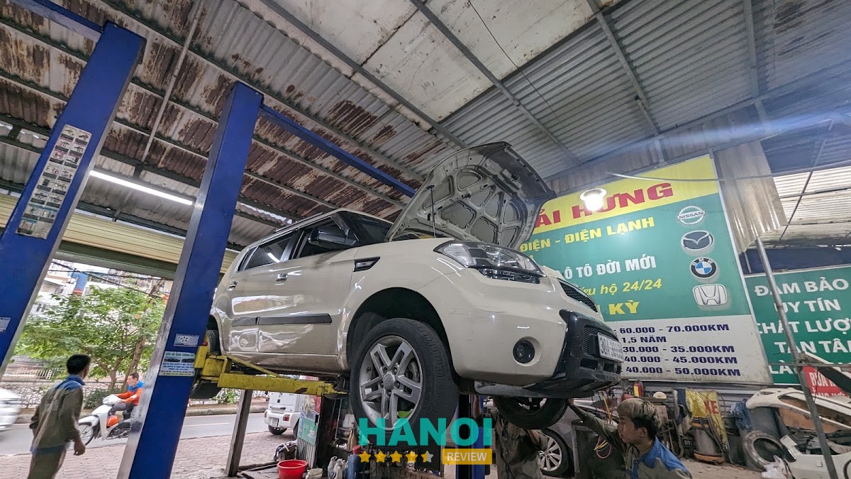 Không gian sửa xe tại Garage Khải Hưng