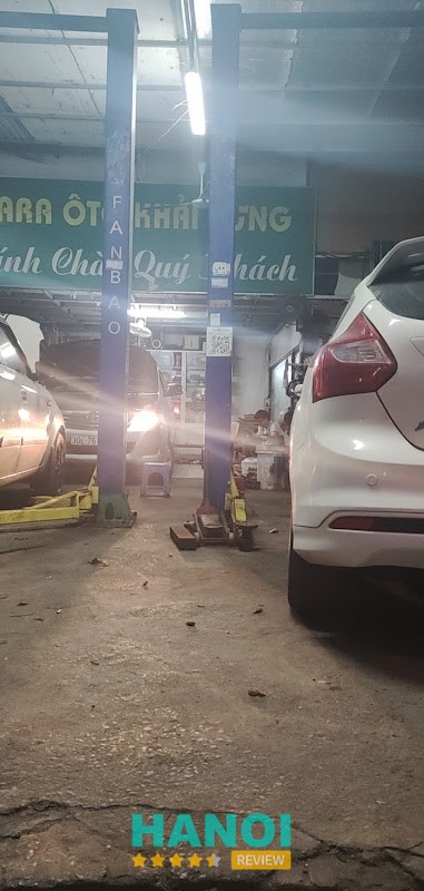 Xe được sửa chữa tại Garage Ô Tô Khải Hưng