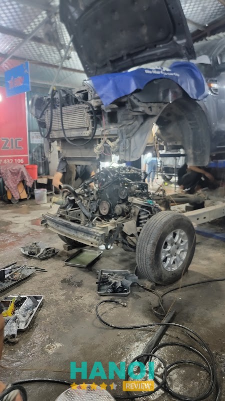 Khu vực sửa chữa tại Gara Trung Kiên