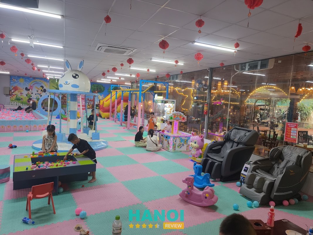 Không gian khu vui chơi Cafe Nhất Long Linh Đàm