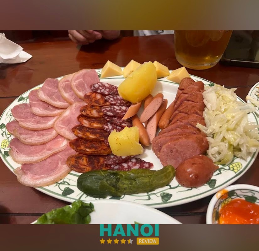 Hoa Viên Craft Brewery không gian