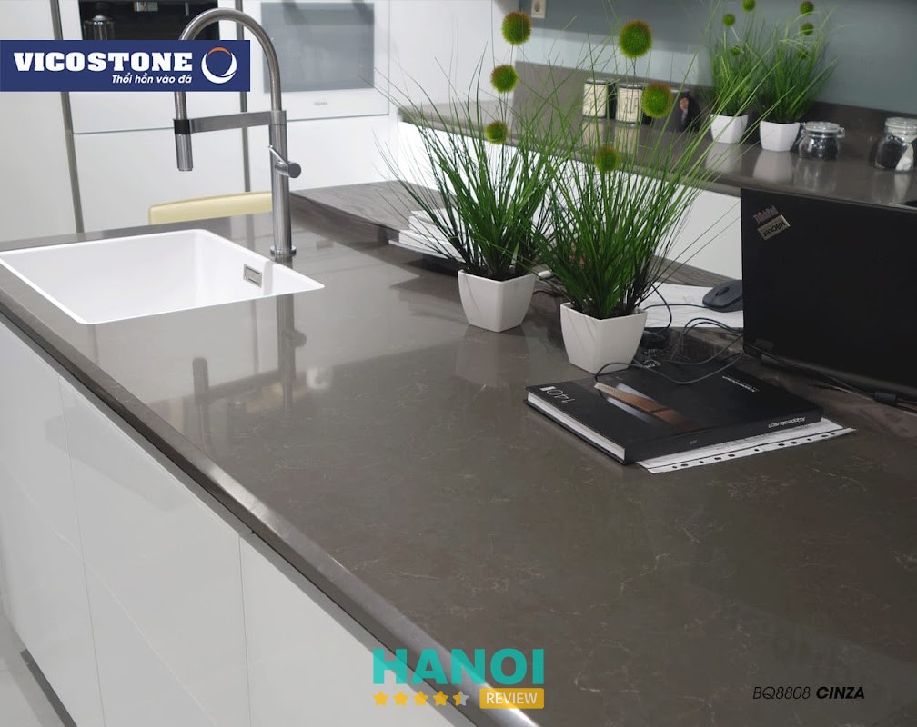 Đá ốp cầu thang và bếp tại Hà Nội