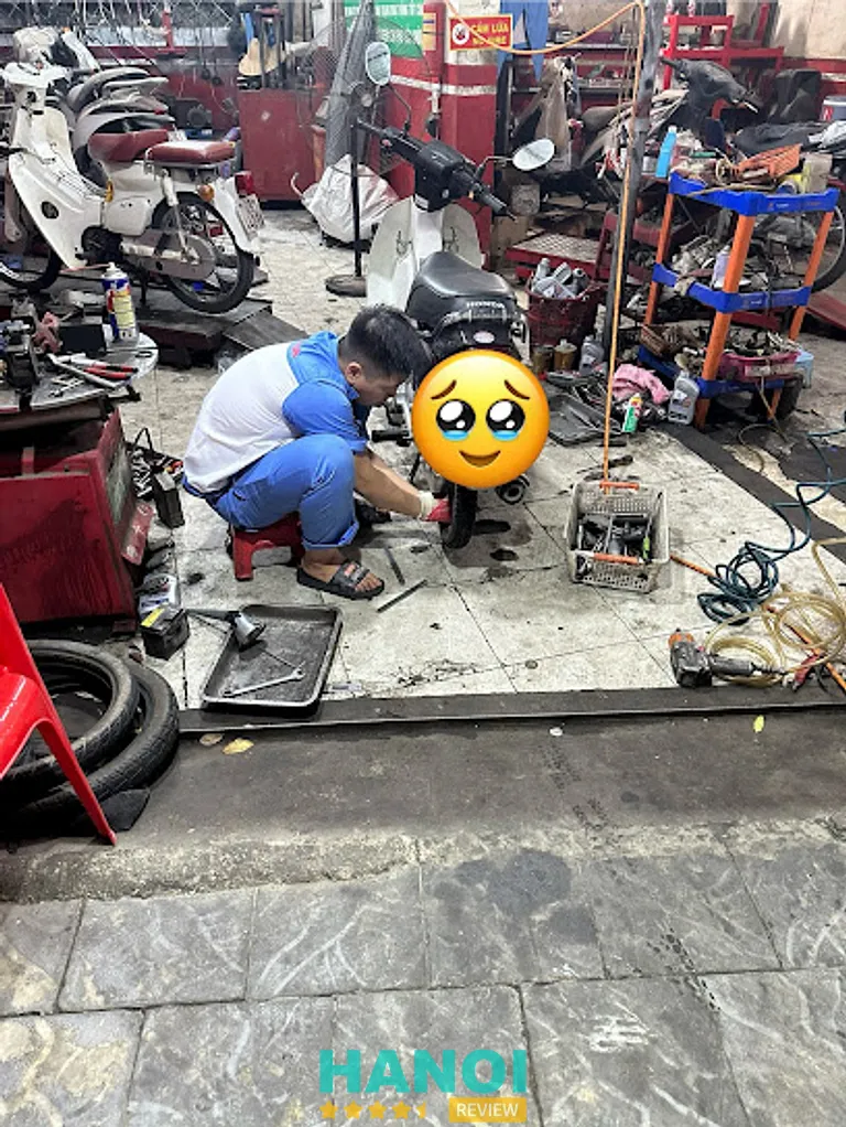 Trung tâm sửa xe máy Japantech: 178 Phạm Văn Đồng, Cầu Giấy